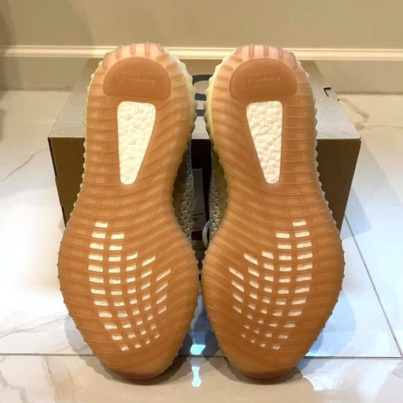 Athletic_Shoes